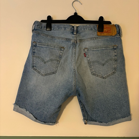 Levi’s 501 Men’s Blue Denim Shorts – Size 34 - Picture 2 of 3
